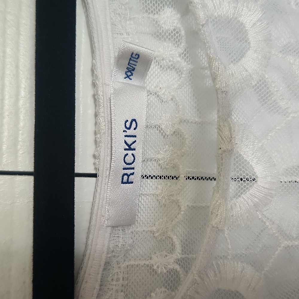 Ricki’s Sheer Lace Blouse | Etched Floral Pattern | Lightweight Chic | XXL - Picture 6 of 9